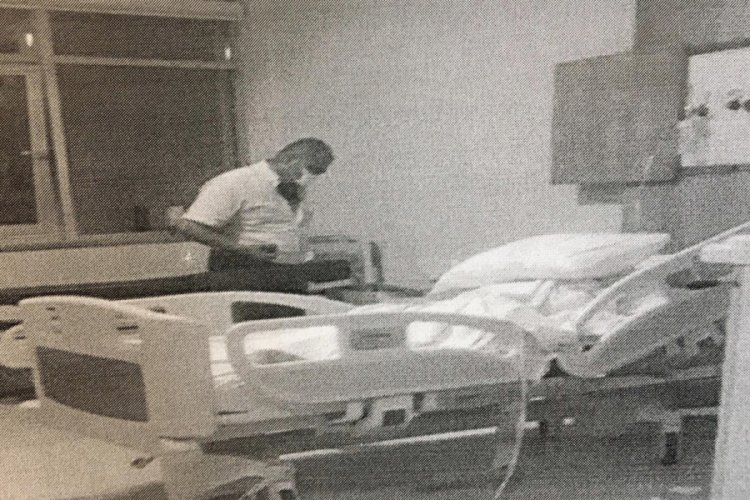Kayınvalidesini 'vir&uuml;s bulaştırmasın' diye &ouml;ld&uuml;rmeye &ccedil;alışmakla su&ccedil;lanan damada tahliye