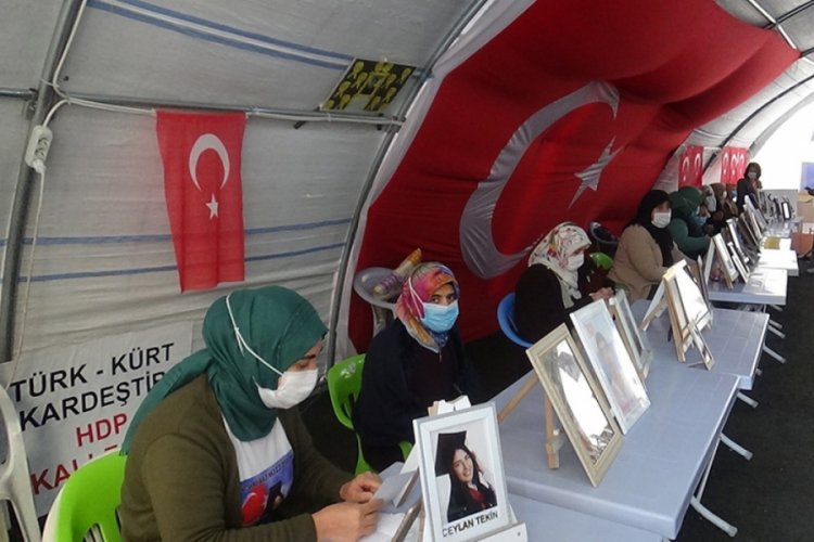 Evlat n&ouml;betindeki ailelerden &ccedil;ağrı: Devletin şefkatli kollarına sığının