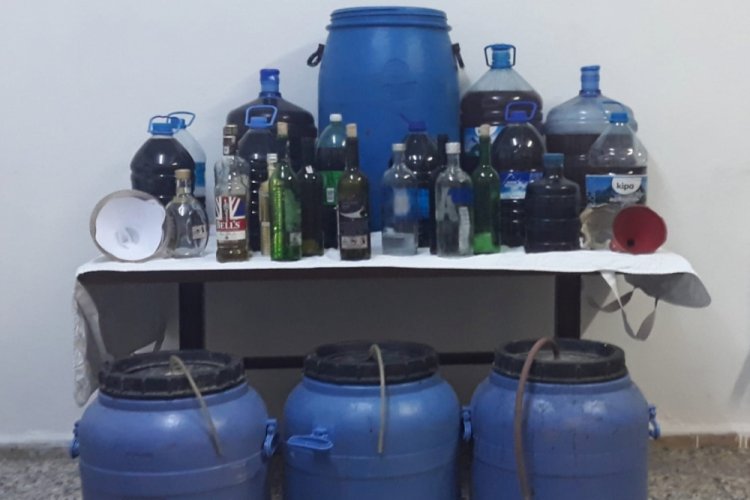 &Ccedil;anakkale'de 130 litre sahte i&ccedil;ki ele ge&ccedil;irildi