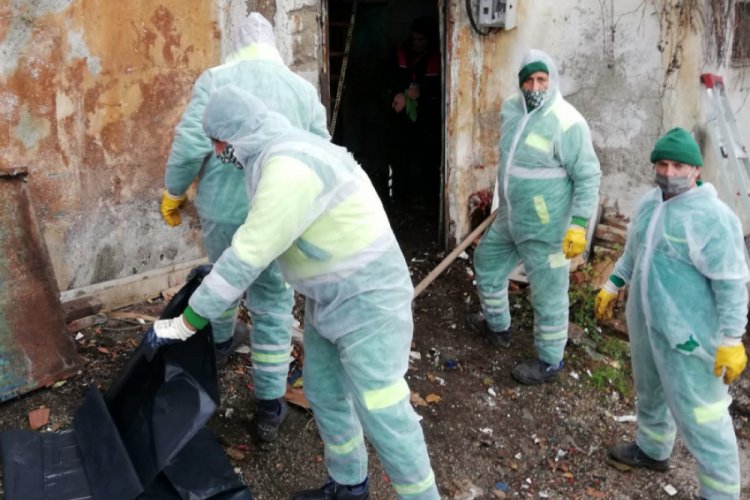 Bursa Osmangazi Belediyesi &ccedil;&ouml;p evi temizledi