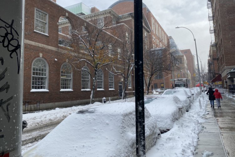 New York son yılların en şiddetli kar fırtınasının etkisi altında