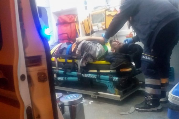 Kontrolden &ccedil;ıkan minib&uuml;s bah&ccedil;e duvarına &ccedil;arptı