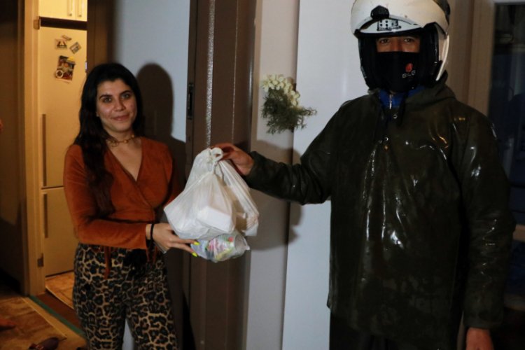 Pandemide iş y&uuml;k&uuml;yle birlikte artan kazalarda 160'tan fazla kurye hayatını kaybetti