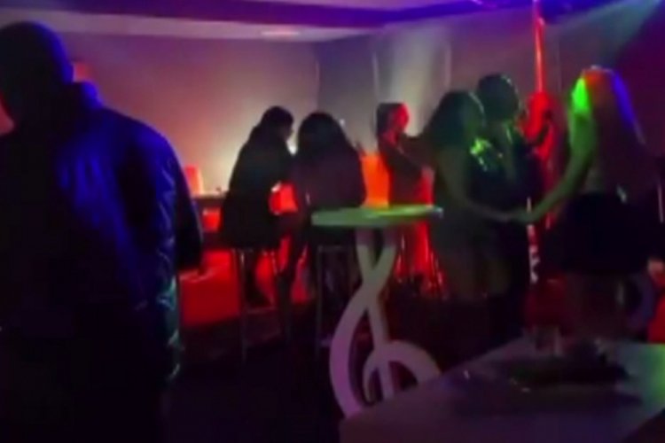 Villada parti yaptılar, 'canınız &ccedil;eksin' notuyla paylaştılar