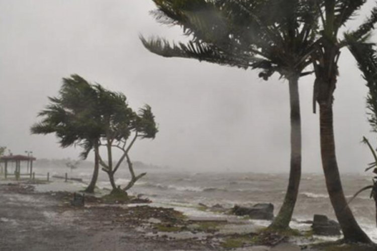 Fiji'yi vuran Yasa Kasırgası'nda 2 kişi &ouml;ld&uuml;