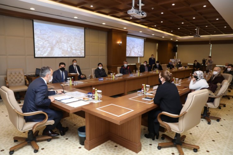 Bursa'da b&uuml;y&uuml;k d&ouml;n&uuml;ş&uuml;mde imzalar atıldı