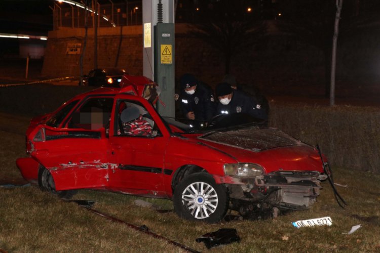 2 kişinin &ouml;ld&uuml;ğ&uuml; kazada otomobil 18 g&uuml;n &ouml;nce satışa &ccedil;ıkarılmış