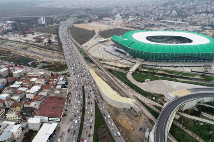 Bursa'da kısıtlama &ouml;ncesi trafik yoğunluğu yaşanıyor