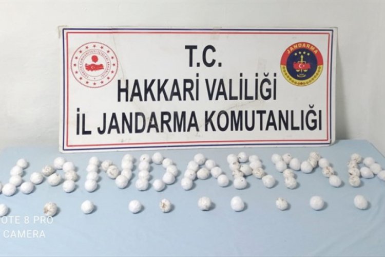 Hakkari'de 5 kilo eroin, 5 bin paket ka&ccedil;ak sigara ele ge&ccedil;irildi