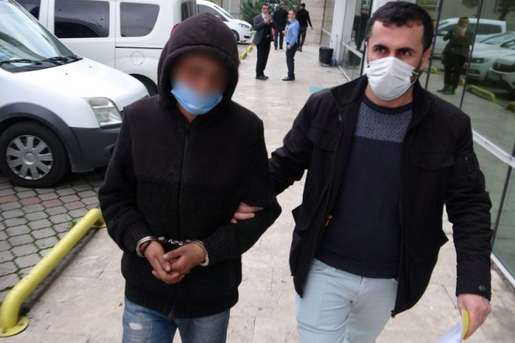 Babasına bı&ccedil;ak &ccedil;ekerek para isteyen gen&ccedil; tutuklandı