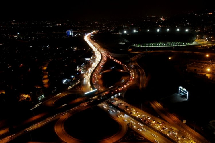 Bursa'da kısıtlamaya dakikalar kala trafikte yoğunluk