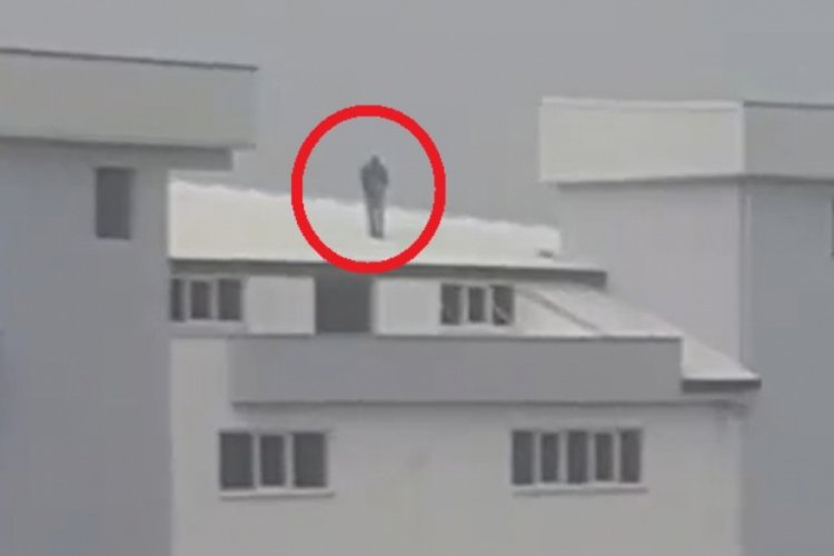Bursa'da fabrika &ccedil;atısında namaz kıldı