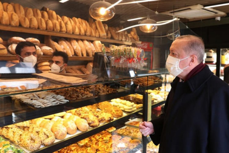 Cumhurbaşkanı Erdoğan İstanbul'da bir fırından alışveriş yaptı