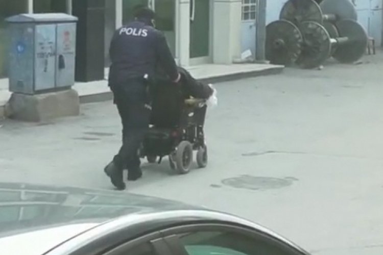 Bursa polisinden "insanlık &ouml;lmemiş" dedirten hareket