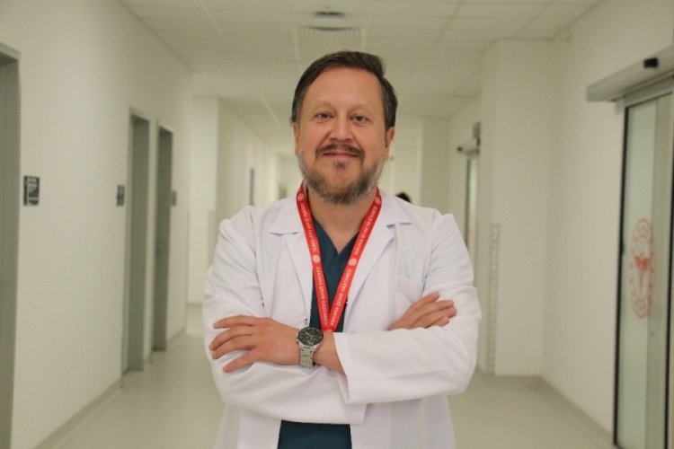 Prof. Dr. Oğuzt&uuml;rk: "Yumruk yumruğa tokalaşma da tehlikeli"