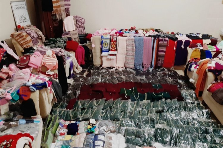 TDV ihtiya&ccedil; sahibi ailelerin &ccedil;ocuklarına 15 bin atkı, bere ve eldiven dağıttı