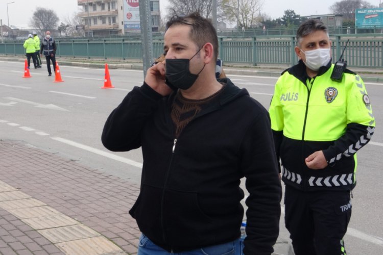 Bursa'da izin belgesi soran polise 'WhatsApp' grubunu g&ouml;sterdi