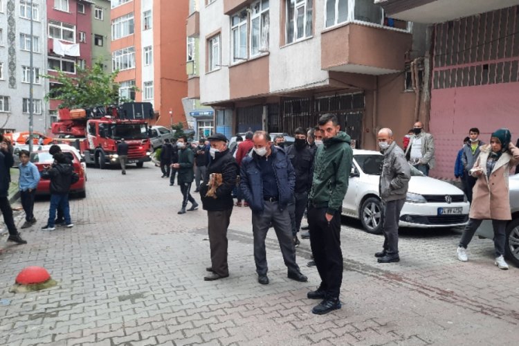 Yangın &ccedil;ıkınca kısıtlamayı unutup sokağa d&ouml;k&uuml;ld&uuml;ler