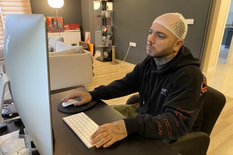 &Uuml;nl&uuml; rap&ccedil;inin klip &ccedil;ekiminde faciadan d&ouml;n&uuml;ld&uuml;