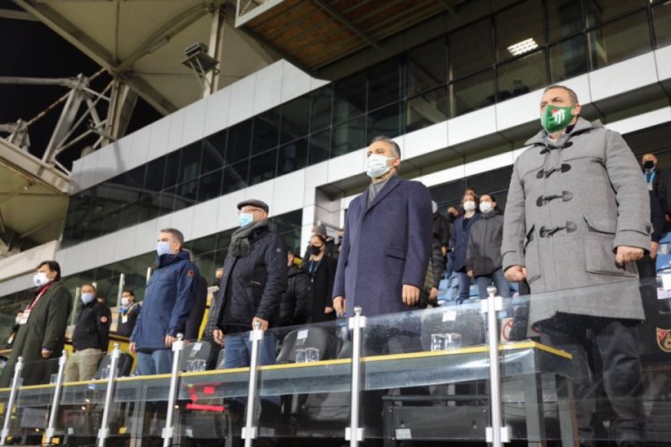 Başkan Aktaş'tan Bursasporlu futbolculara &ouml;vg&uuml;