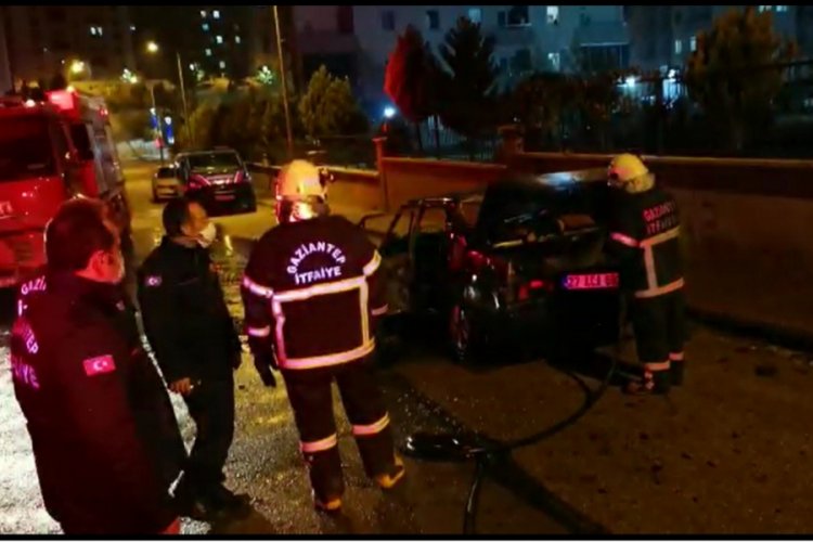 Abisi ile tartışıp aracını yaktı