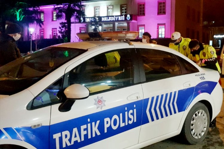 Bursa'da kısıtlamada kimliksiz gezen 2 kişiye g&ouml;zaltı