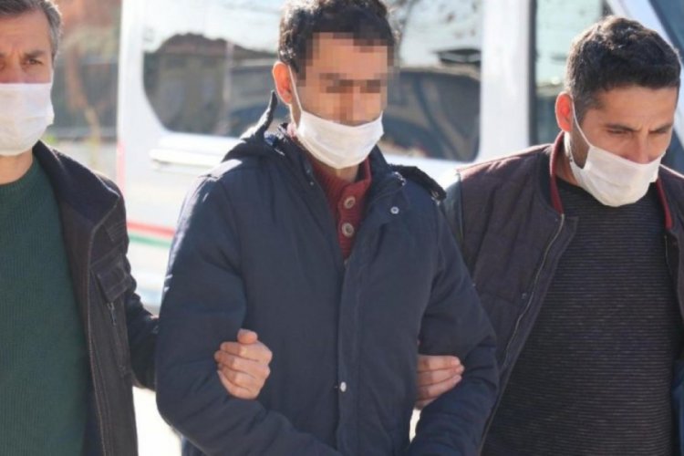 Atat&uuml;rk b&uuml;st&uuml;n&uuml; s&ouml;k&uuml;p &ccedil;&ouml;p kutusuna attı