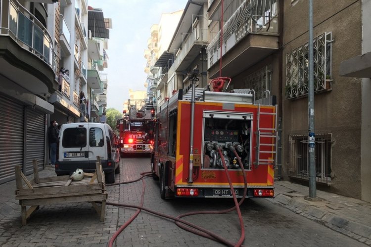 Buzdolabından &ccedil;ıkan yangın evdeki eşyaları k&uuml;le &ccedil;evirdi