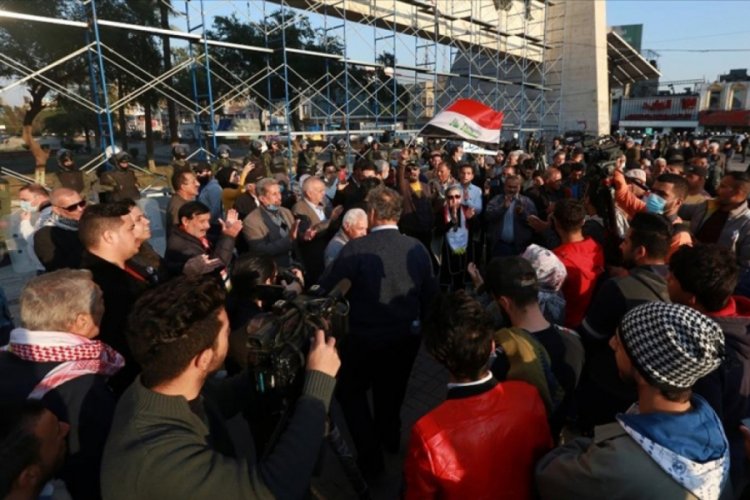 Irak'ta h&uuml;k&uuml;metin yerel paranın değerini d&uuml;ş&uuml;rmesine tepkiler s&uuml;r&uuml;yor