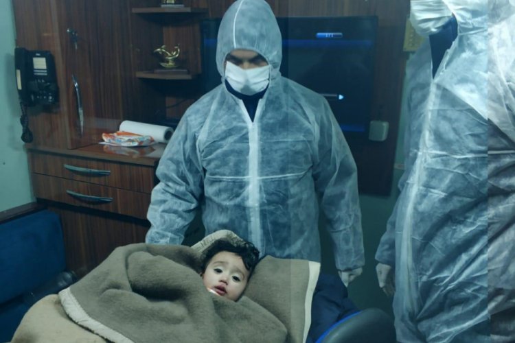 KKTC'de denizin i&ccedil;inde donmak &uuml;zere olan 1 yaşındaki g&ouml;&ccedil;men bebek kurtarıldı