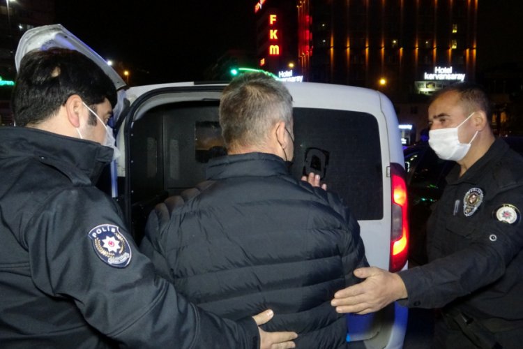 Bursa'da kısıtlamada alkoll&uuml; yakalanan s&uuml;r&uuml;c&uuml;: ''&Ouml;deriz cezayı''