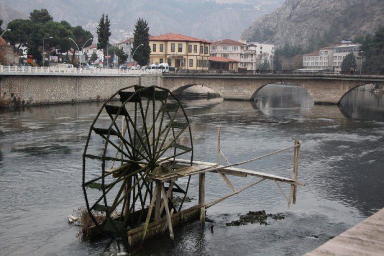 Kuraklık Yeşilırmak'ı kararttı!