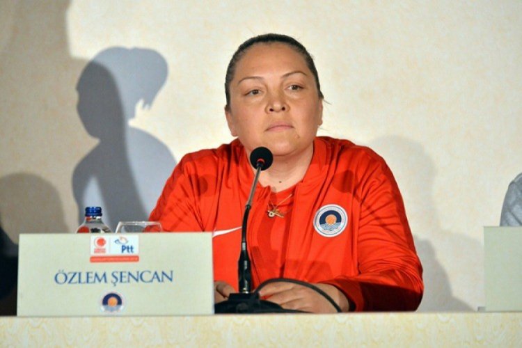 İşitme Engelli Kadın Basketbol Milli Takımı'nda yeni antren&ouml;r &Ouml;zlem Şencan oldu