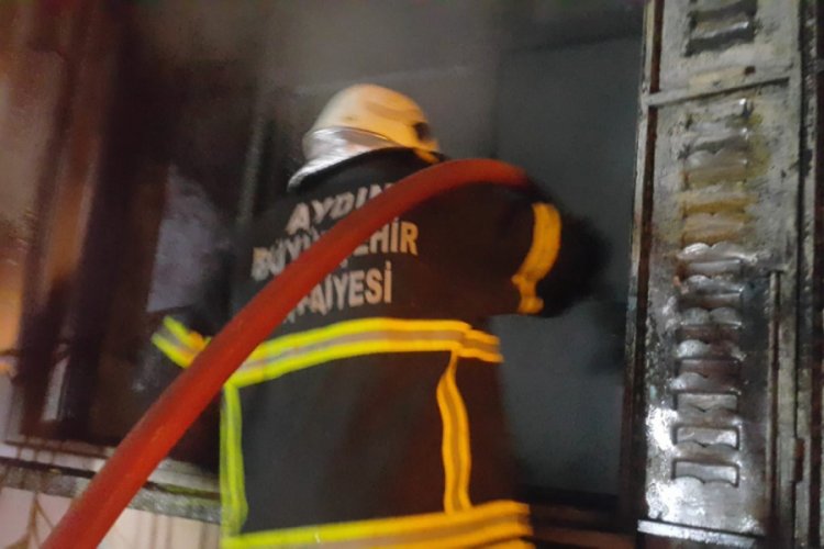 Aydın'da metruk evde yangın çıktı