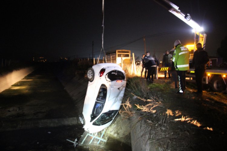 Sulama kanalına uçan otomobilin sürücüsü kayıplara karıştı