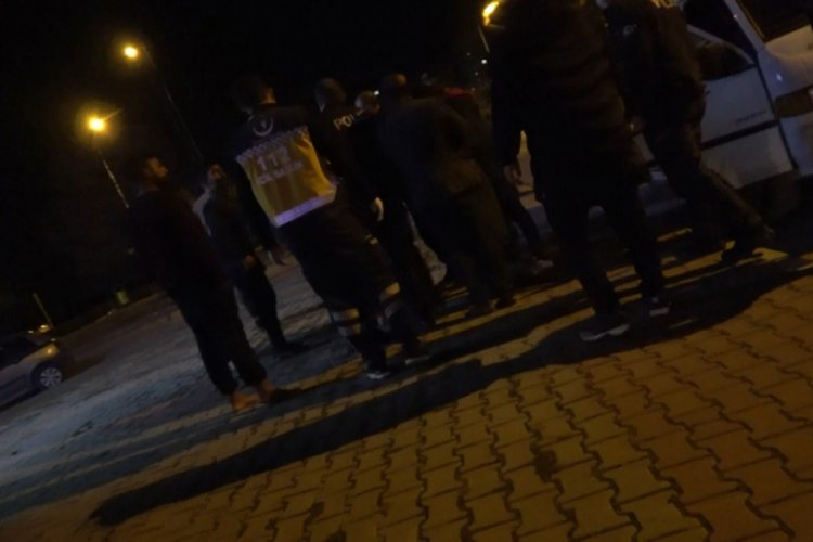 Bursa'da yasak saatindeki taşlı sopalı kavgaya ceza yağdı!