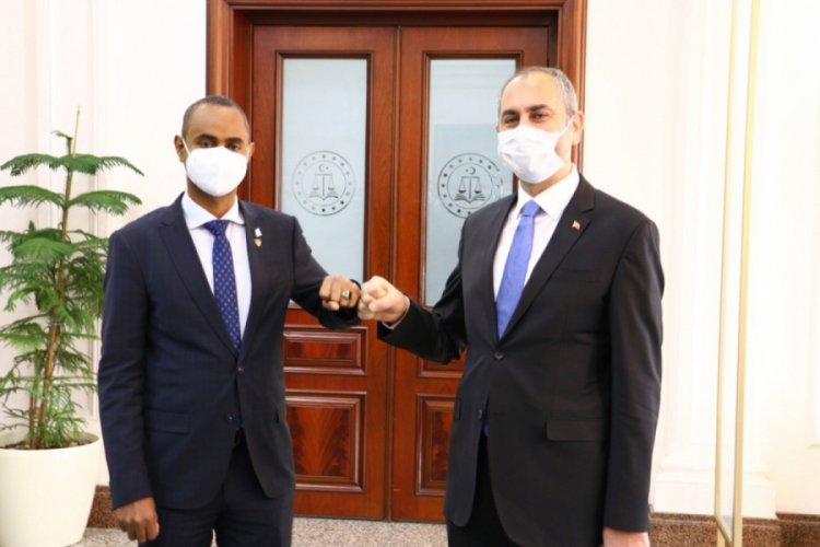 Adalet Bakanı Gül Somalili mevkidaşı ile bir araya geldi