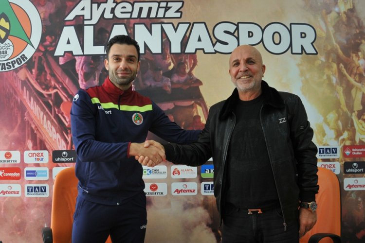 Alanyaspor'da Tzavellas'ın sözleşmesi uzatıldı
