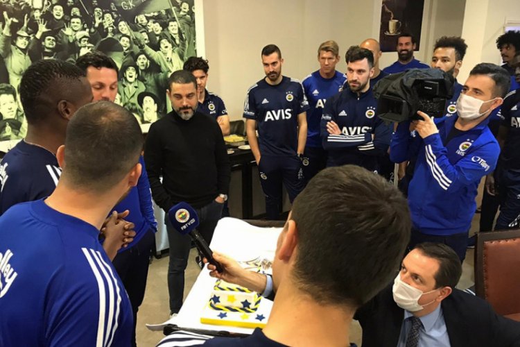 Fenerbahçe'de Samatta'nın doğum günü kutlandı