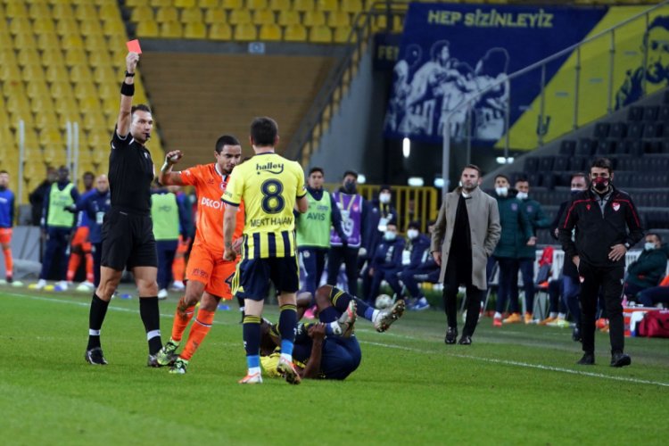 Başakşehir, Fenerbahçe maçını 9 kişi tamamladı