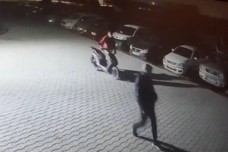 Bursa'da motosiklet çalan hırsızlar kamerada