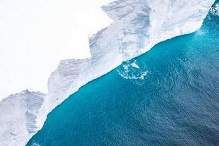 Dünyanın en büyük buzdağı parçalanıyor