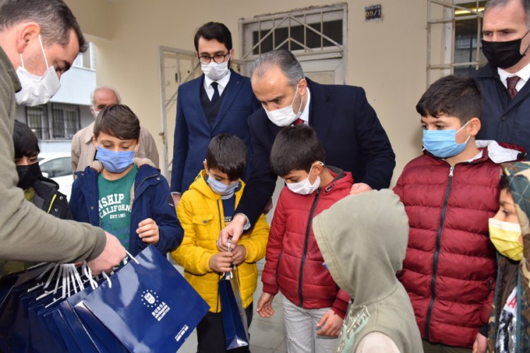 Başkanı Aktaş'tan Bursa'da sokakları temizleyen çevreci çocuklara ziyaret