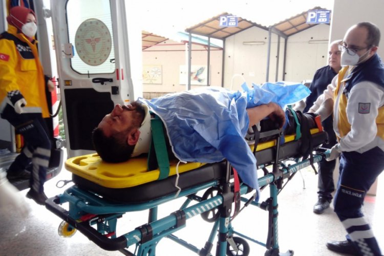 Bursa'da hurdaya dönen otomobilden yaralı kurtuldu