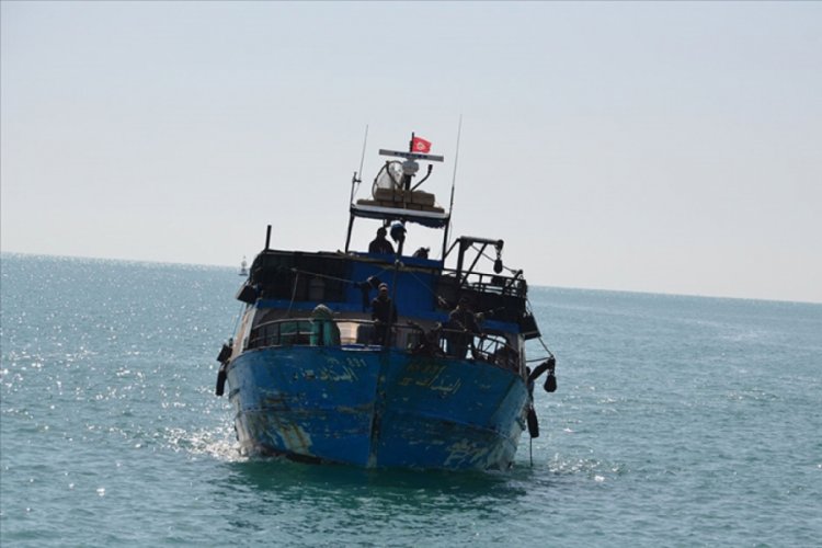 Tunus açıklarında göçmen teknesi battı: 20 kişinin cesedine ulaşıldı