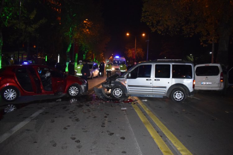 Malatya'da 3 aracın karıştığı kazada 4 kişi yaralandı