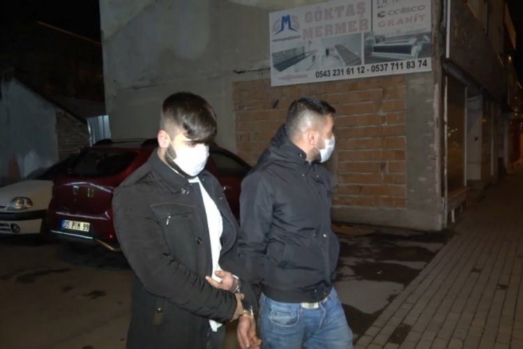 Bursa'da kısıtlamada otomobiliyle su almaya çıkan 2 şüpheli yakayı ele verdi