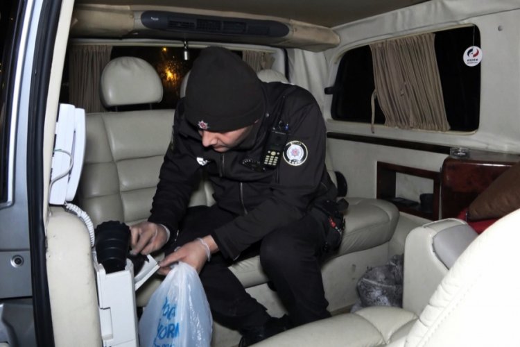 Bursa'da VIP araçla uyuşturucu partisi: 3 gözaltı