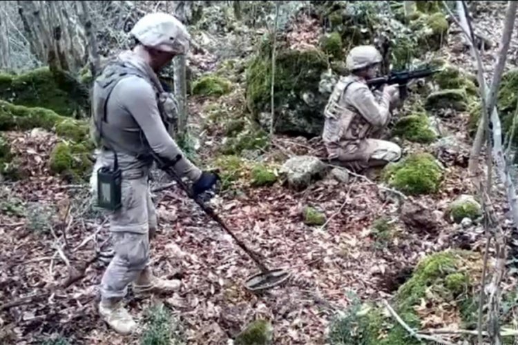 PKK'lı teröristlere ait mühimmat ve patlayıcı ele geçirildi