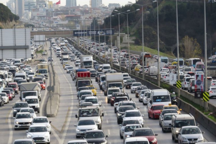 Yasaklar öncesi İstanbul'da trafik arttı